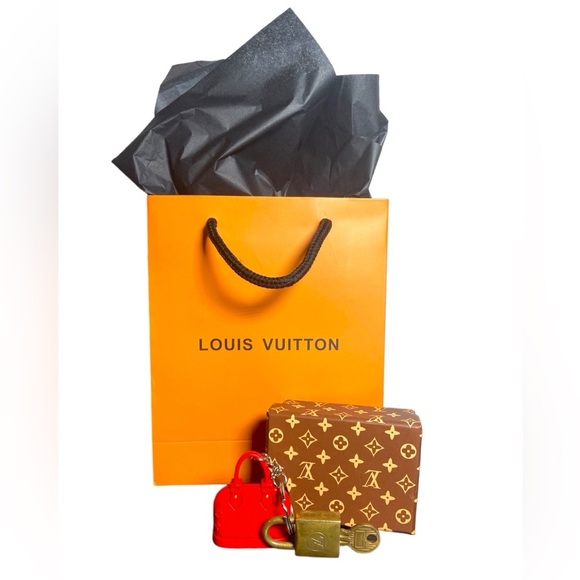 Louis Vuitton Accessories - Louis Vuitton Lock & Key #218 with Fashion Purse Keychain (0111)